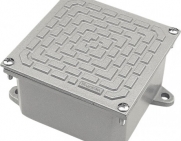 Caixa de passagem em alumí­nio com tampa